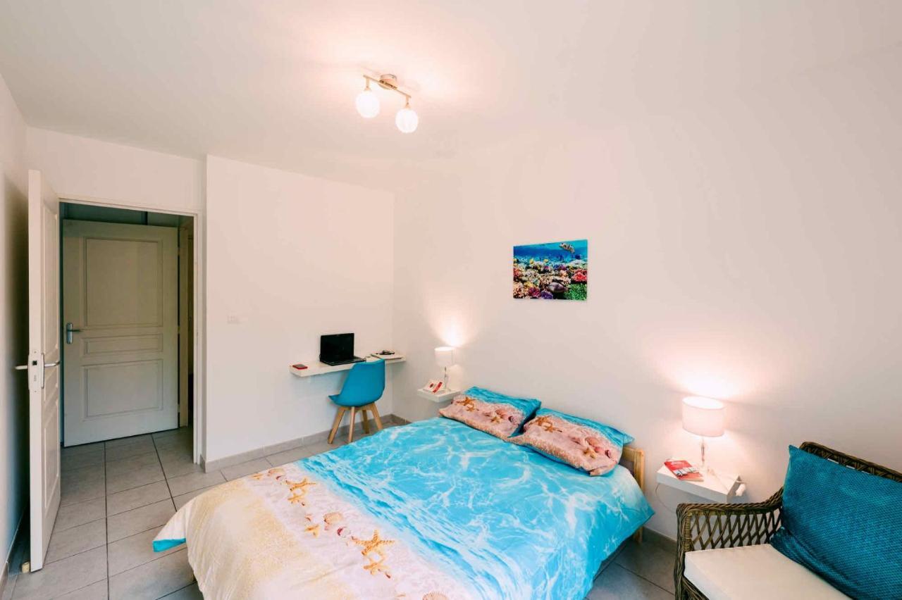 Turquoise Apartment Hyeres Exterior photo